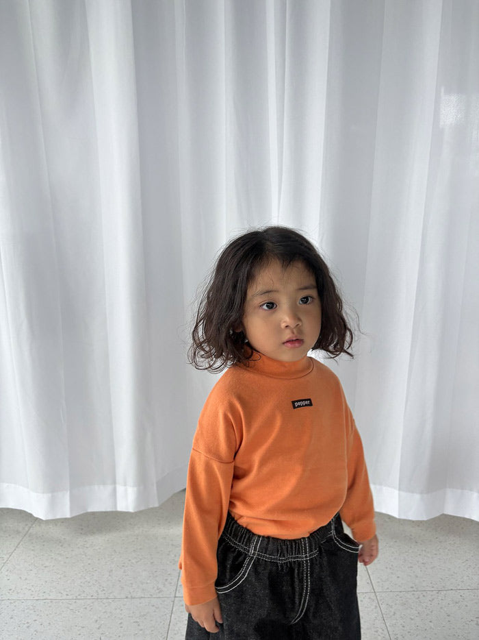 Tangerine half-neck turtleneck / pepper