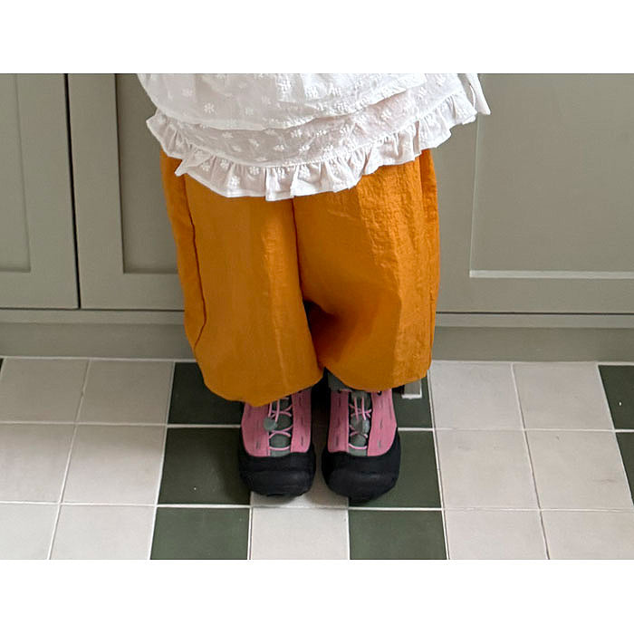 Balloon string pants / pie