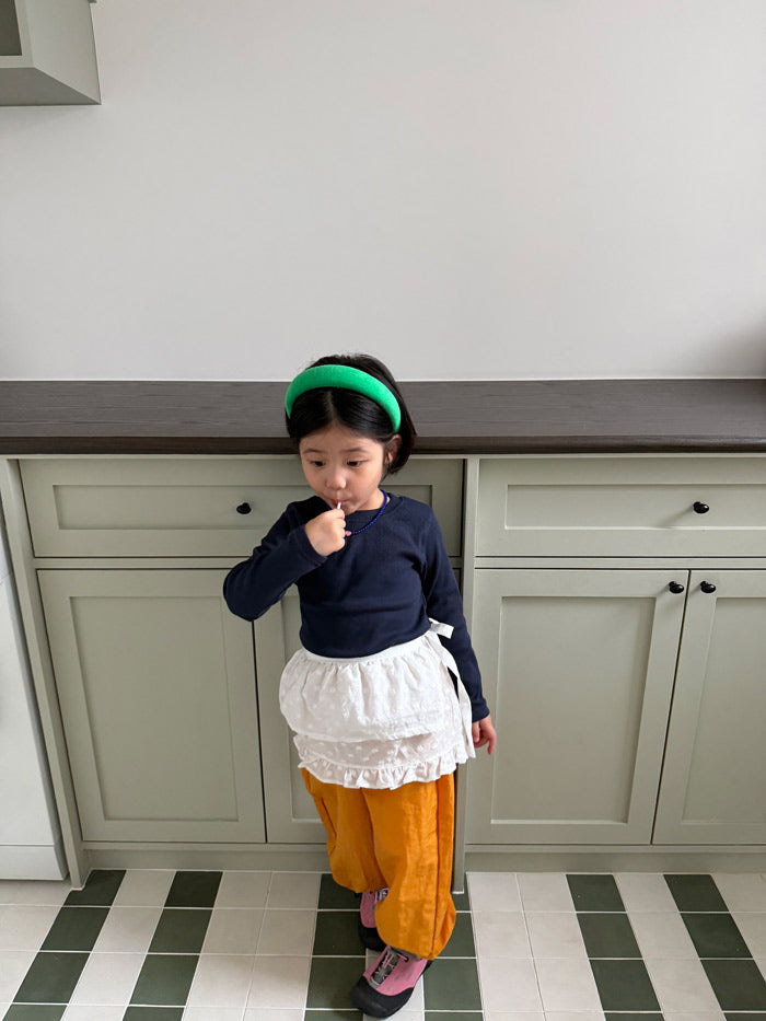 Balloon string pants / pie
