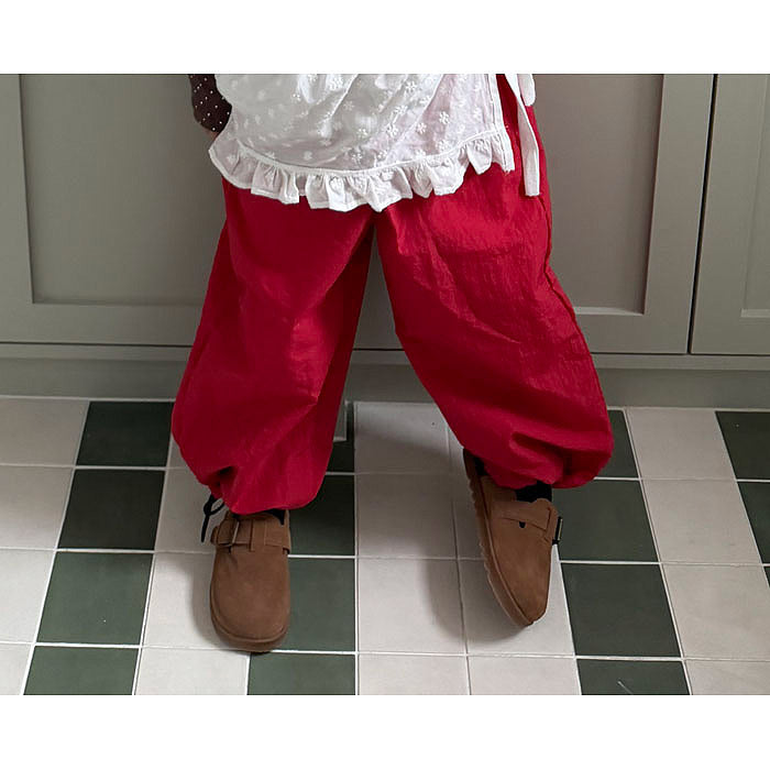 Balloon string pants / pie