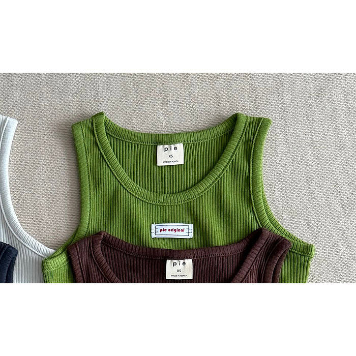 Serial layered tank top / pie
